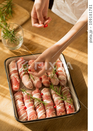 Traditional Christmas dish "Pigs in a blanket" Traditional Christmas dish "Pigs in a blanket" 109181781
