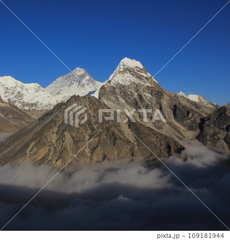Mt Everest and other high mountains surrounded by a sea of fog, Nepal. 109181944