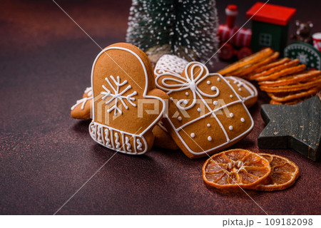 Beautiful delicious sweet winter Christmas gingerbread cookies on a bronze textured background 109182098