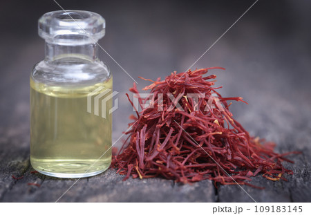 Closeup of Saffron with extract in a bottle 109183145