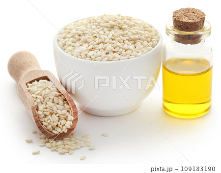Peeled sesame seeds with oil Peeled sesame seeds with oil 109183190