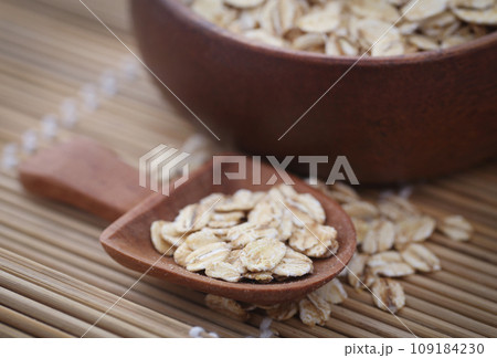 Whole oats 109184230