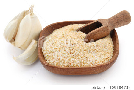 Garlic powder with bulbs Garlic powder with bulbs 109184732