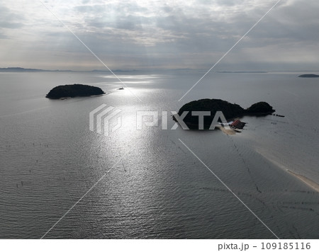 西尾市東幡豆海岸の前島干潮の風景 109185116