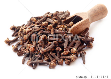 Organic cloves Organic cloves 109185121