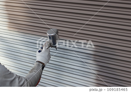 吹き付けによるシャッター塗装 109185465