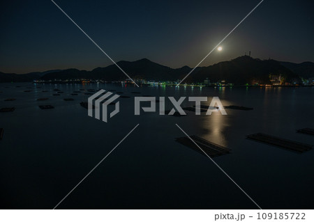 日本の岡山県備前市のとても美しい夜景 109185722