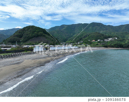 高知県須崎市 安和海岸の風景 高知県須崎市 安和海岸の風景 109186078