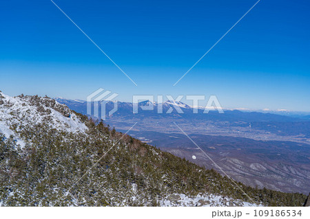 【冬素材】雪の北横岳の登山風景【長野県】 109186534