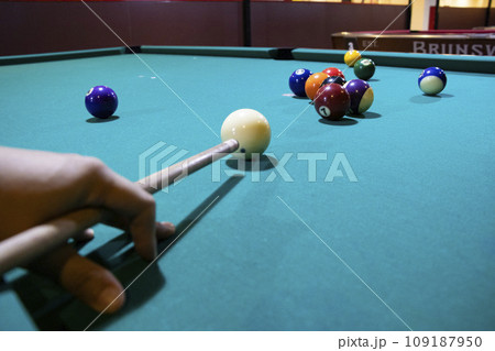 ビリヤード 109187950