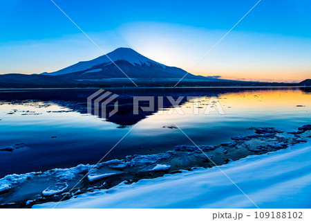 黄昏の富士　～真冬の山中湖～ 109188102