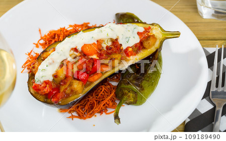 Grilled eggplant with vegetables and tzatziki 109189490