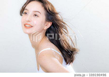 若い女性 ハーフモデル 若い女性 ハーフモデル 109190496