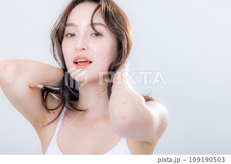 若い女性　ハーフモデル 109190503