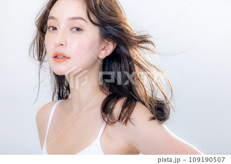 若い女性 ハーフモデル 若い女性 ハーフモデル 109190507