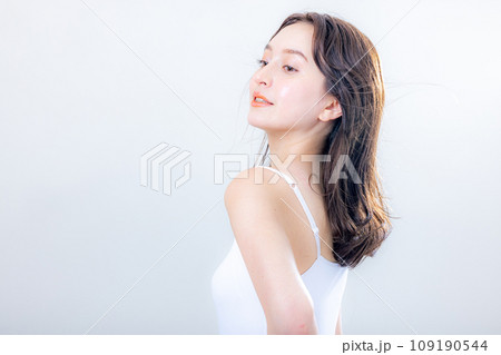 若い女性 ハーフモデル 若い女性 ハーフモデル 109190544