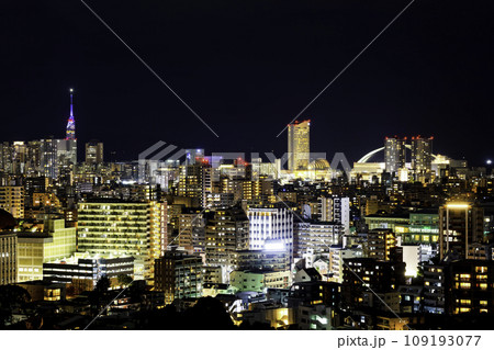 福岡の美しい夜景（福岡県福岡市） 109193077