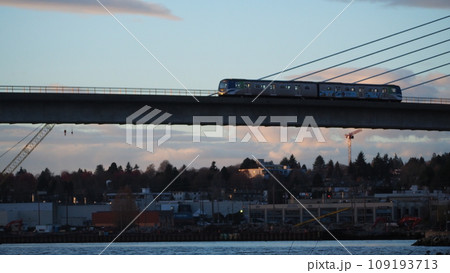 夕日と電車 train&sunset 夕日と電車 train&sunset 109193713