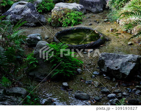 回遊式大名庭園 特別名勝栗林公園茶室旧日暮亭蹲踞 回遊式大名庭園 特別名勝栗林公園茶室旧日暮亭蹲踞 109193827