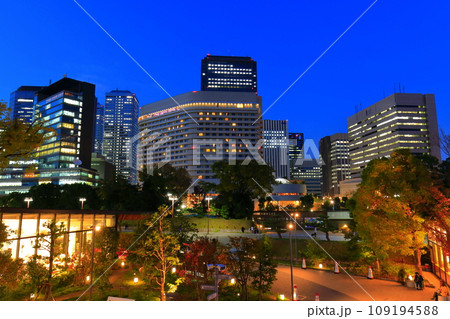 【大阪府】大阪ビジネスパークとキャッスルガーデン大阪の夜景 【大阪府】大阪ビジネスパークとキャッスルガーデン大阪の夜景 109194588
