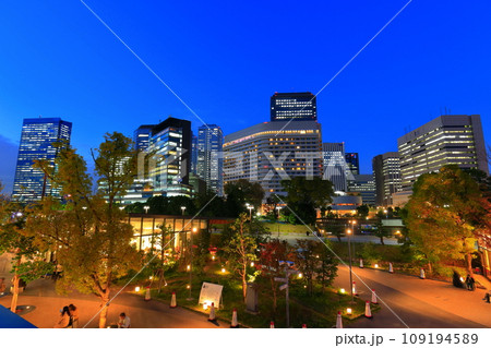 【大阪府】大阪ビジネスパークとキャッスルガーデン大阪の夜景 109194589