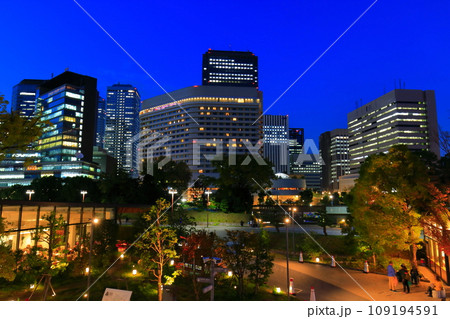 【大阪府】大阪ビジネスパークとキャッスルガーデン大阪の夜景 【大阪府】大阪ビジネスパークとキャッスルガーデン大阪の夜景 109194591