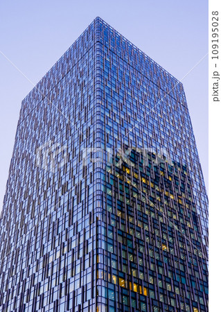 夕暮れ時の大名古屋ビルヂング 109195028