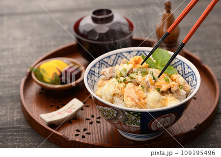 熱々出来立ての親子丼 109195496