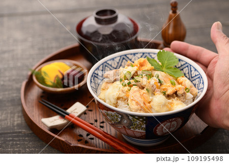 熱々出来立ての親子丼 熱々出来立ての親子丼 109195498