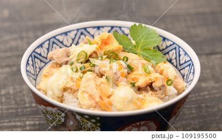 熱々出来立ての親子丼 熱々出来立ての親子丼 109195500