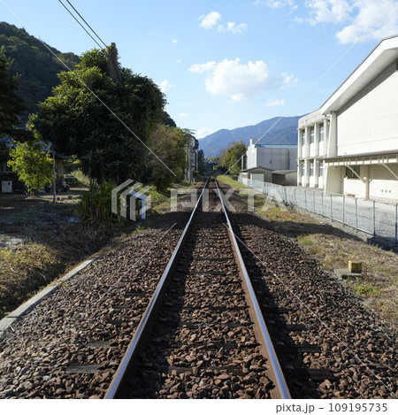 JR四国　徳島線　貞光駅周辺線路 109195735