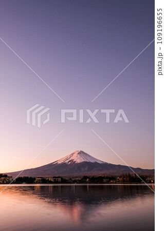 富士山 河口湖 早朝 富士山 河口湖 早朝 109196655