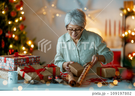 woman preparing presents woman preparing presents 109197802