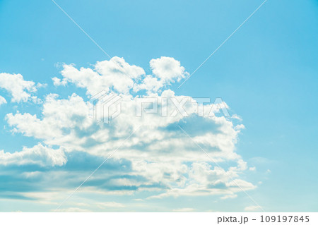 秋の青空 秋の青空 109197845