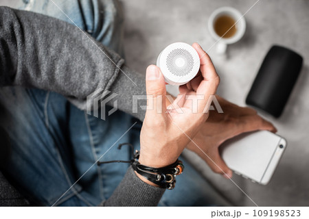 wireless portable speaker 109198523