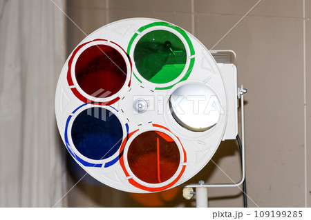 照明、スポット、スポットライト、舞台、演出、発表会、装置、舞台装置、操作、操る、照明機器、機器、光 109199285