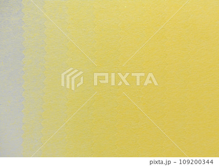 和紙によるグラデーション背景素材（黄色） 109200344