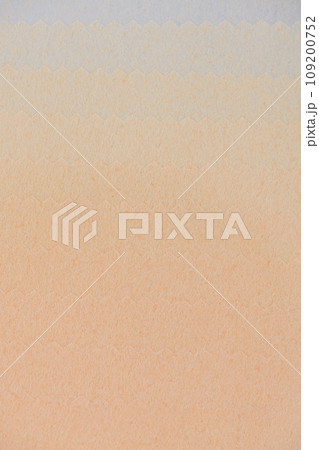 和紙によるグラデーション背景素材(ベージュ) 和紙によるグラデーション背景素材(ベージュ) 109200752