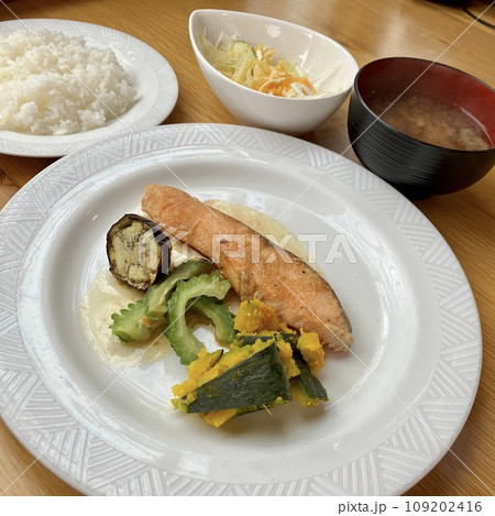 フレンチの鮭のムニエル フレンチの鮭のムニエル 109202416