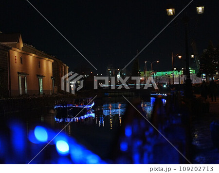 北海道の絶景 冬の小樽運河イルミネーション 109202713