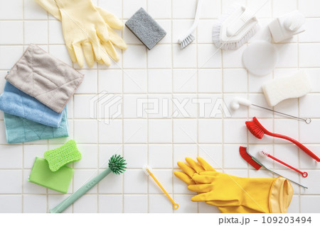 掃除道具、大掃除のイメージ画像 掃除道具、大掃除のイメージ画像 109203494