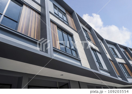 Residential houses in a housing area 109203554