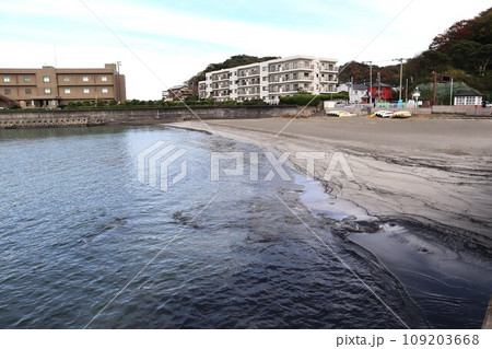 小浜海岸(神奈川県三浦郡葉山町堀内) 小浜海岸(神奈川県三浦郡葉山町堀内) 109203668