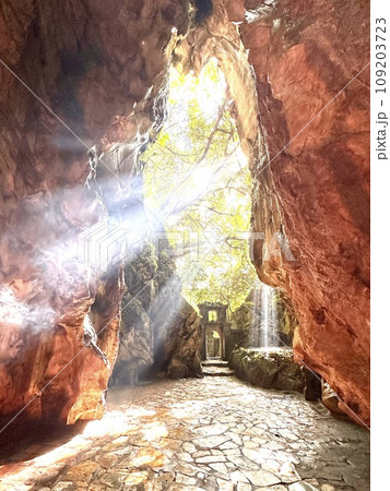 ベトナム 五行山の絶景  109203723