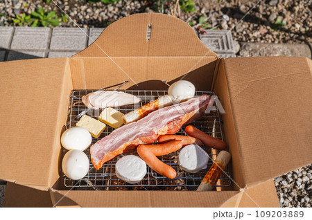 自作の段ボールスモーカーで燻製料理 109203889