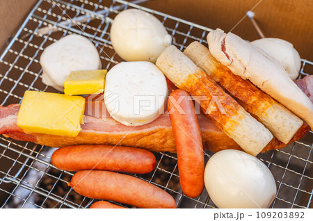 自作の段ボールで作った燻製料理 109203892