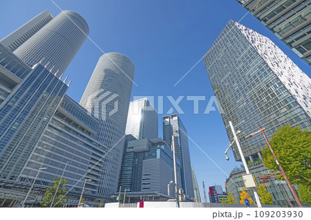 名古屋駅前のビル街 109203930