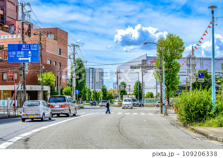 川崎市の都市風景　川崎大師駅 109206338