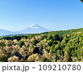 遠くに見える富士山 109210780