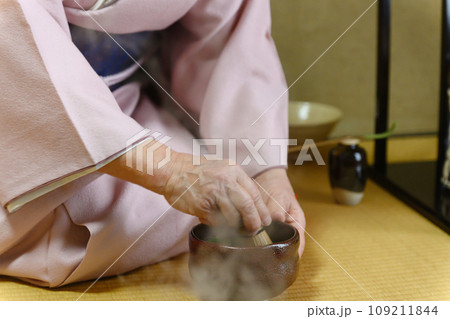炉開き お濃茶を練る 炉開き お濃茶を練る 109211844